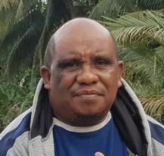 Bapak John Samu Samu (Kepada Suku Kampung Mumes, Raja Ampat, Papua Barat Daya)